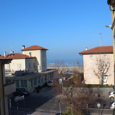 Hotel La Torre Римини Екстериор снимка