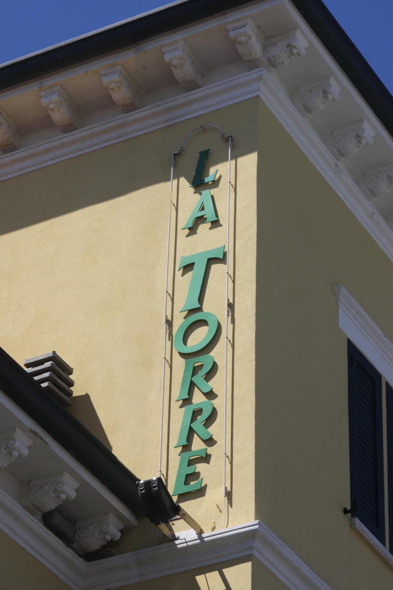Hotel La Torre Римини Екстериор снимка