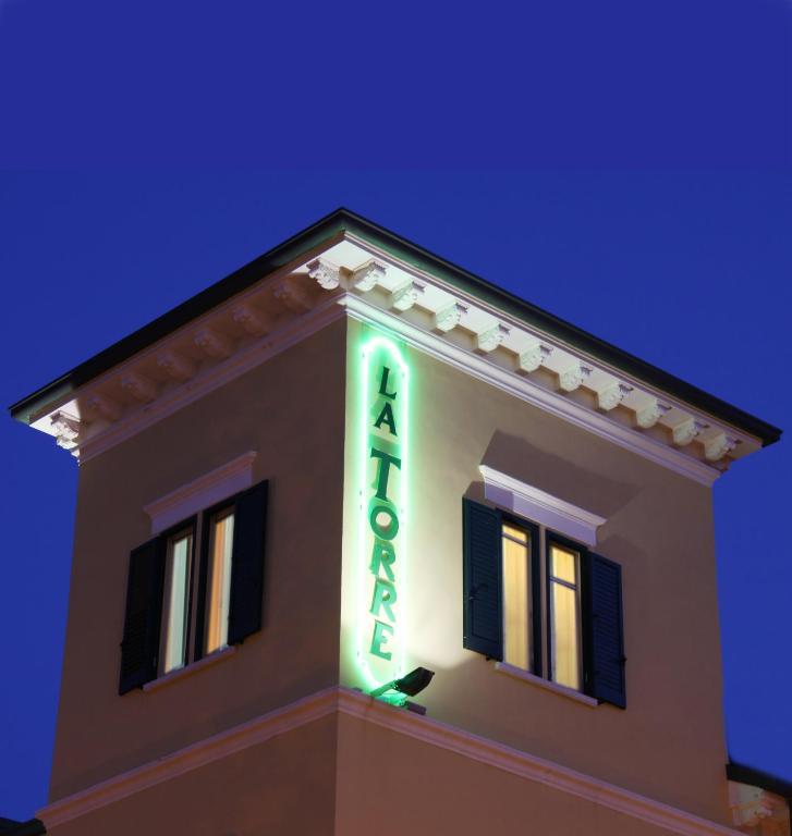 Hotel La Torre Римини Екстериор снимка