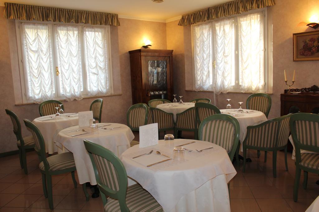 Hotel La Torre Римини Екстериор снимка