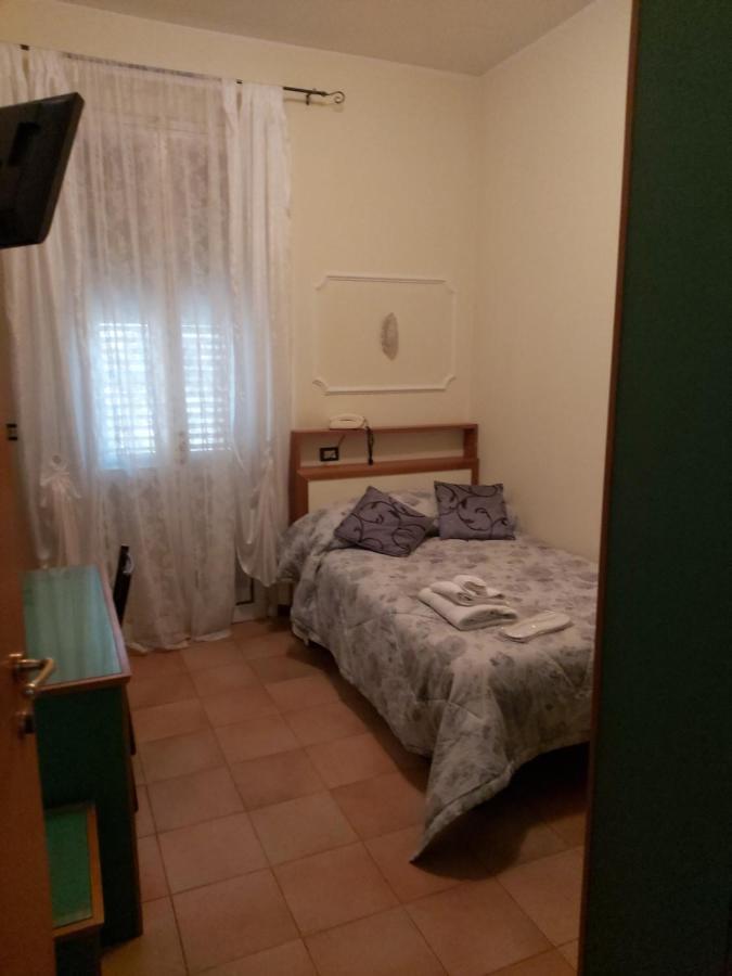 Hotel La Torre Римини Екстериор снимка