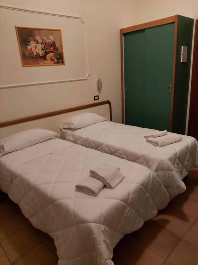 Hotel La Torre Римини Екстериор снимка
