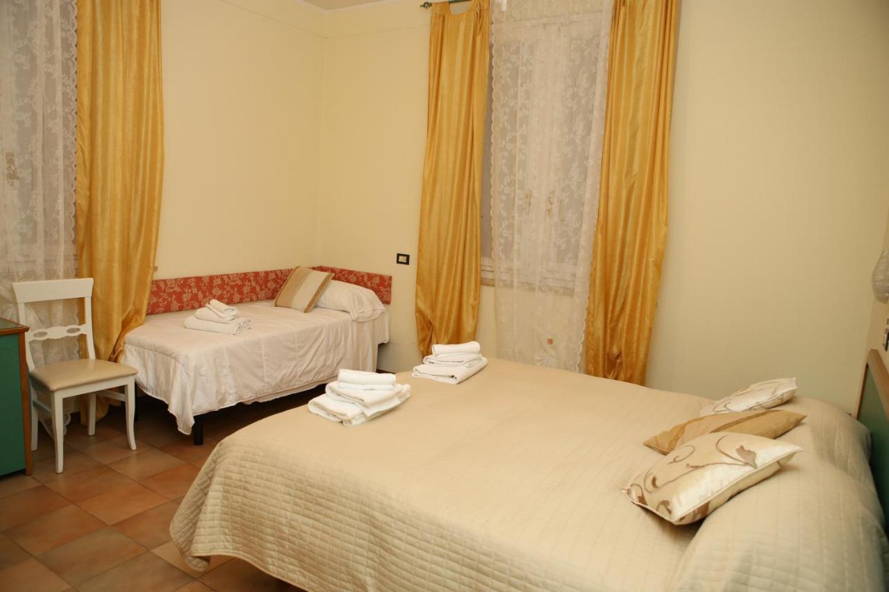 Hotel La Torre Римини Екстериор снимка