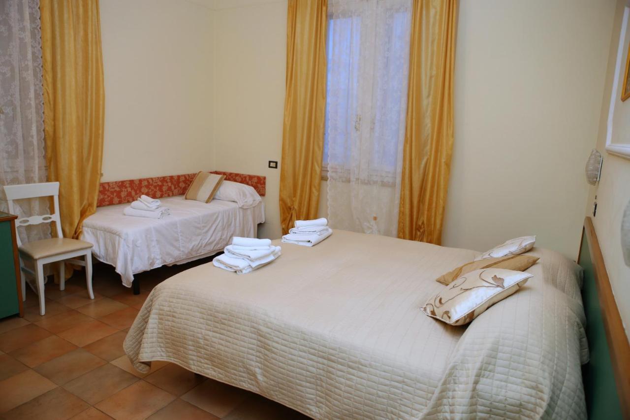 Hotel La Torre Римини Екстериор снимка