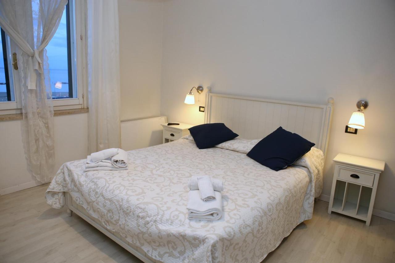 Hotel La Torre Римини Екстериор снимка