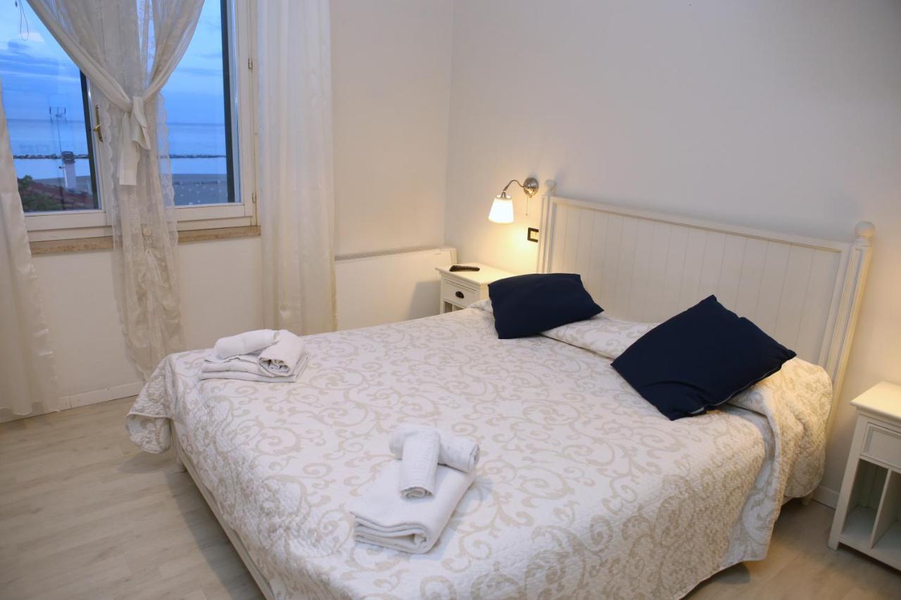 Hotel La Torre Римини Екстериор снимка