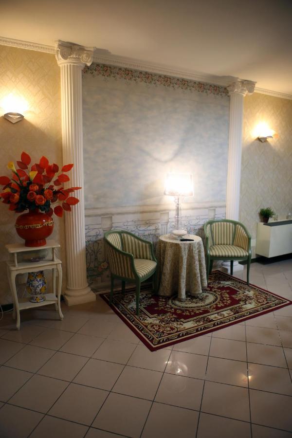 Hotel La Torre Римини Екстериор снимка